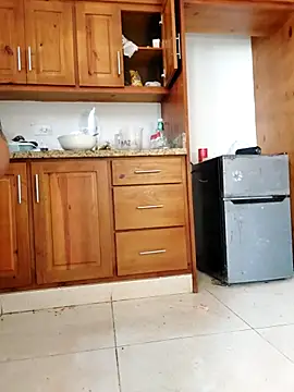 LucyNatural: διαδικτυακό σόου στην κάμερα