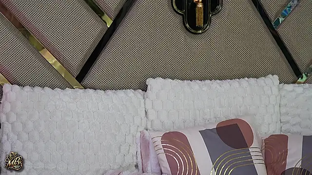 Mishelle-Brizo Adlı Modelin Canlı XXX Sohbeti