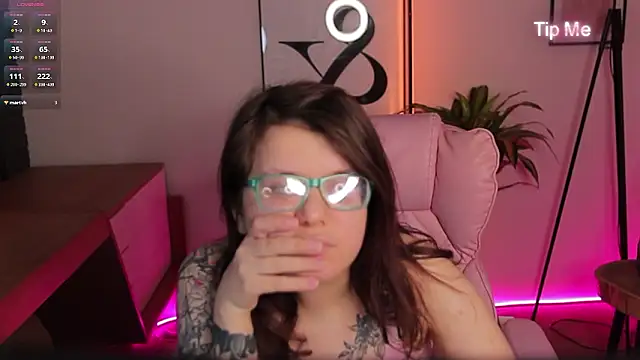 Ariell_Mini Adlı Modelin Canlı XXX Sohbeti