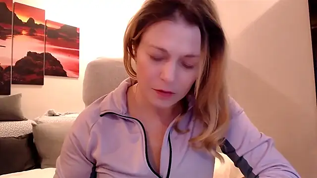 love-bionda live XXX chat