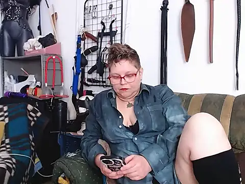 Chat +18 de Leah_R ao vivo