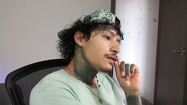 trieone Chat XXX in diretta