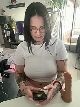 NyxTattoo Adlı Modelin Canlı XXX Sohbeti