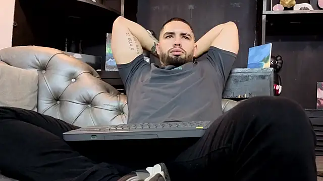 XXX chat uživo modela matteosantos