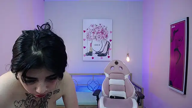 Adri_gomez_x 即時 XXX 聊天