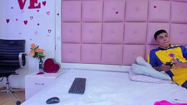 Aliss_Aron Adlı Modelin Canlı XXX Sohbeti