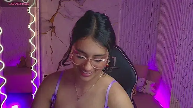 PEACHY_TAY Adlı Modelin Canlı XXX Sohbeti