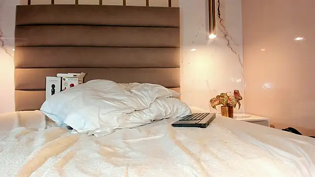 EmmaJhoons Adlı Modelin Canlı XXX Sohbeti