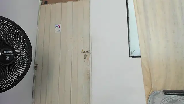 BlowMommy_ Adlı Modelin Canlı XXX Sohbeti