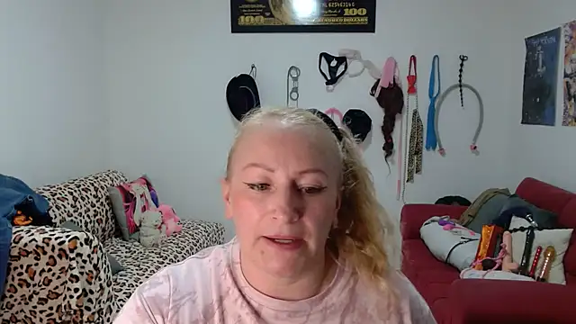 emperabigbootybigass Chat XXX in diretta