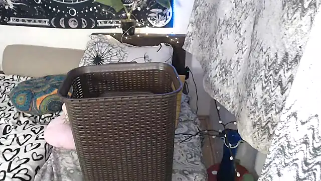 AlienforTwentyn Live XXX chat