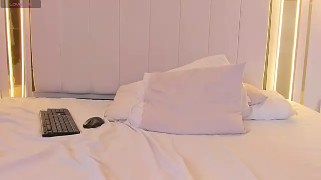 Онлайн чат XXX naughtyrose_vc