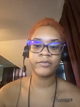 nickytheehawtie Adlı Modelin Canlı XXX Sohbeti