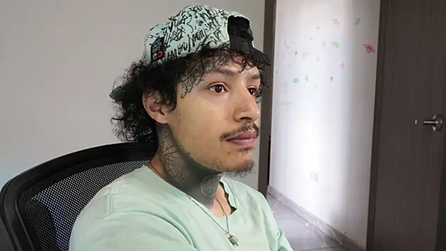 trieone's Live XXX Chat