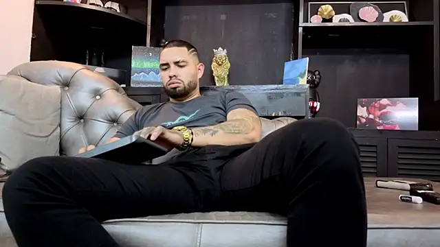 matteosantos: διαδικτυακό σόου στην κάμερα