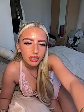 BlondeBetty Adlı Modelin Web Kamerası Şovu