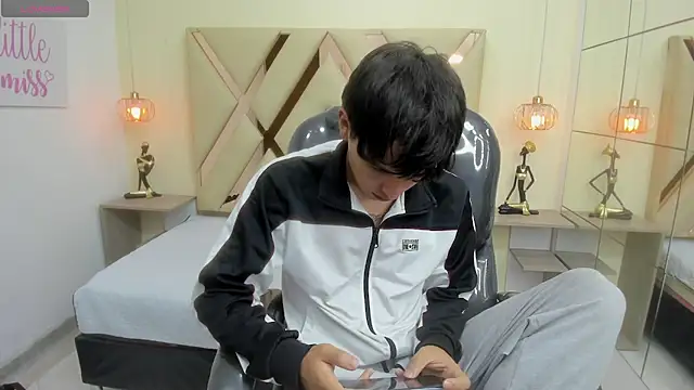 StiwenTwinkのライブXXXチャット