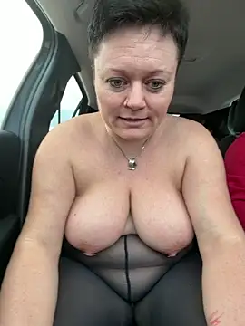 Hairyminka Chat XXX in diretta