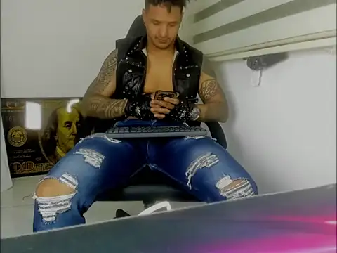 master_leather: απευθείας συνομιλία ΧΧΧ