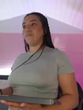 Czat XXX na żywo – Emily_Roussee