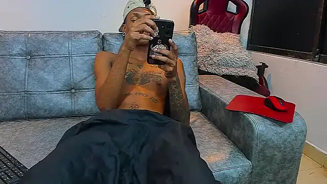 ManSant: διαδικτυακό σόου στην κάμερα