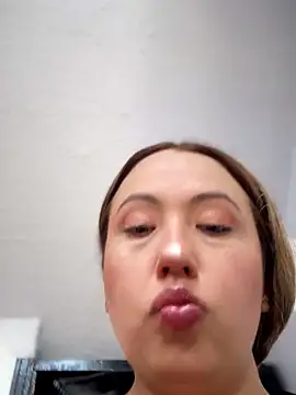 VIOLETA-25_: απευθείας συνομιλία ΧΧΧ