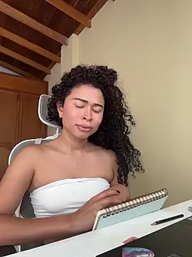 GabriSaenz live XXX chat