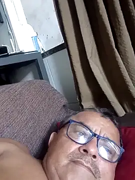 Misterymem63 Adlı Modelin Canlı XXX Sohbeti