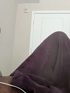 makeherfeelg: διαδικτυακό σόου στην κάμερα