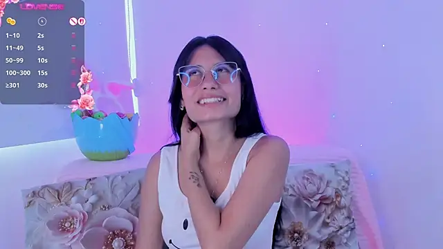 Chat +18 de NayeCloud ao vivo