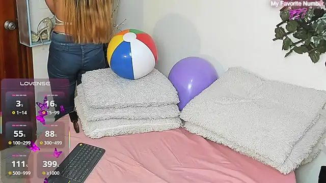 DestinyHills Adlı Modelin Canlı XXX Sohbeti