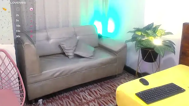 XXX chat uživo modela Yeseniaa25_