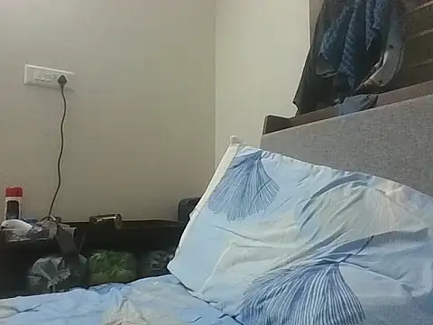 Bakasur_19: διαδικτυακό σόου στην κάμερα