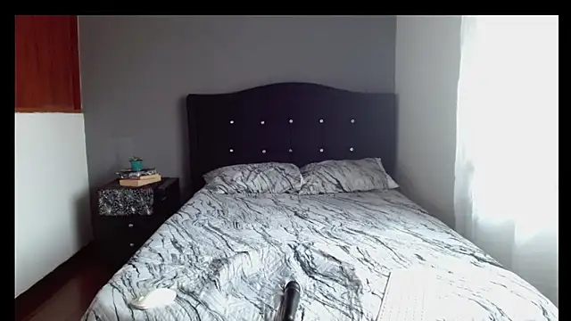 Emilia_1995 现场XXX聊天