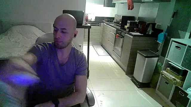 ALi_084 – Naživo XXX chat