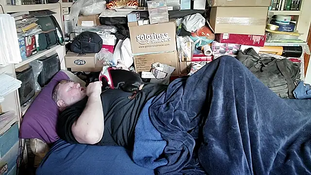 hadeszeuss2: διαδικτυακό σόου στην κάμερα