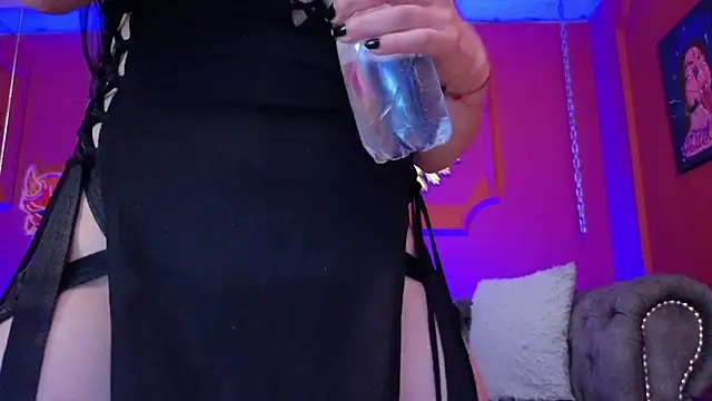 Julieta_Russell Chat XXX live