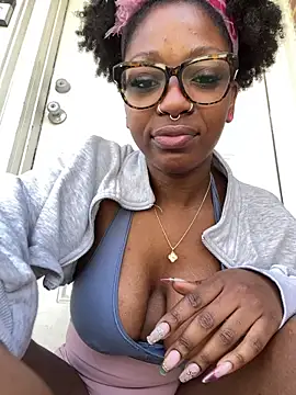 แชท XXX สดของ mochamimi