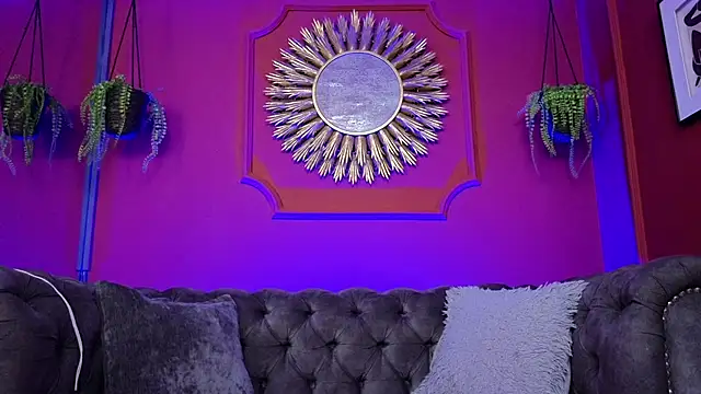 Julieta_Russell Chat XXX live