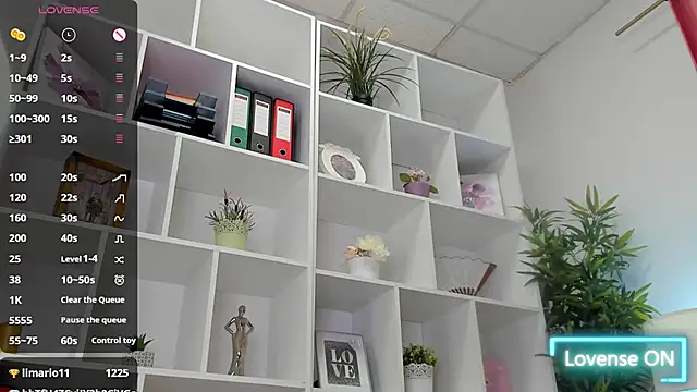 EmaBrownieのライブXXXチャット