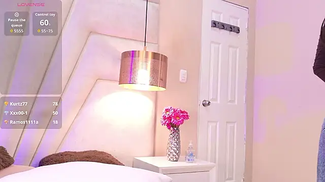 JuliaaVega élő XXX-chatje