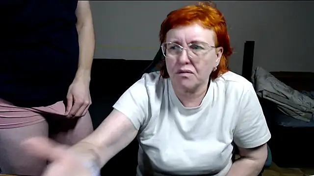 JoannaAndNeighbour's Live XXX Chat