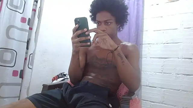 Larry-n-clouds 即時 XXX 聊天