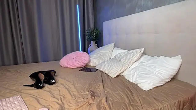 GlossyVixen's Live XXX Chat