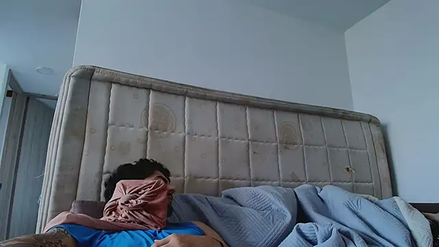 Czat XXX na żywo – thomas_gun