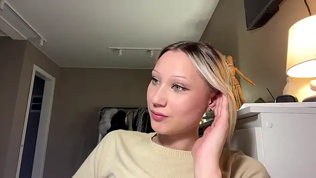 VibeAnna Chat XXX in diretta