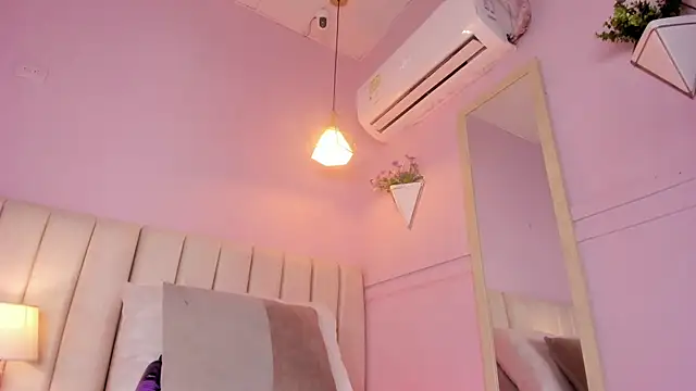 _lucia_18: онлайн-секс-чат