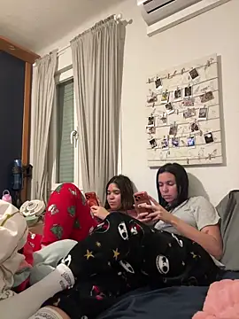 Chat +18 de daniniescobarr ao vivo