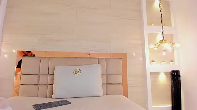 chloe_murray: онлайн-секс-чат