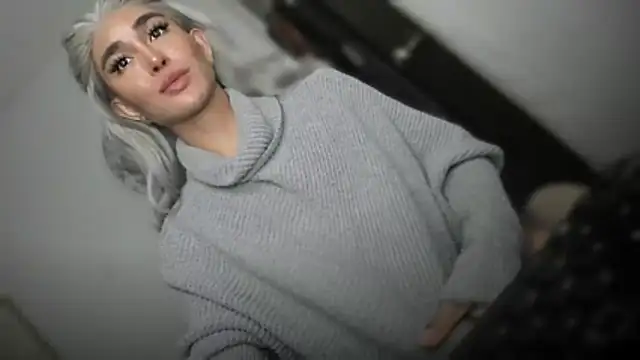 TheQueenNextDoor Live XXX-Chat